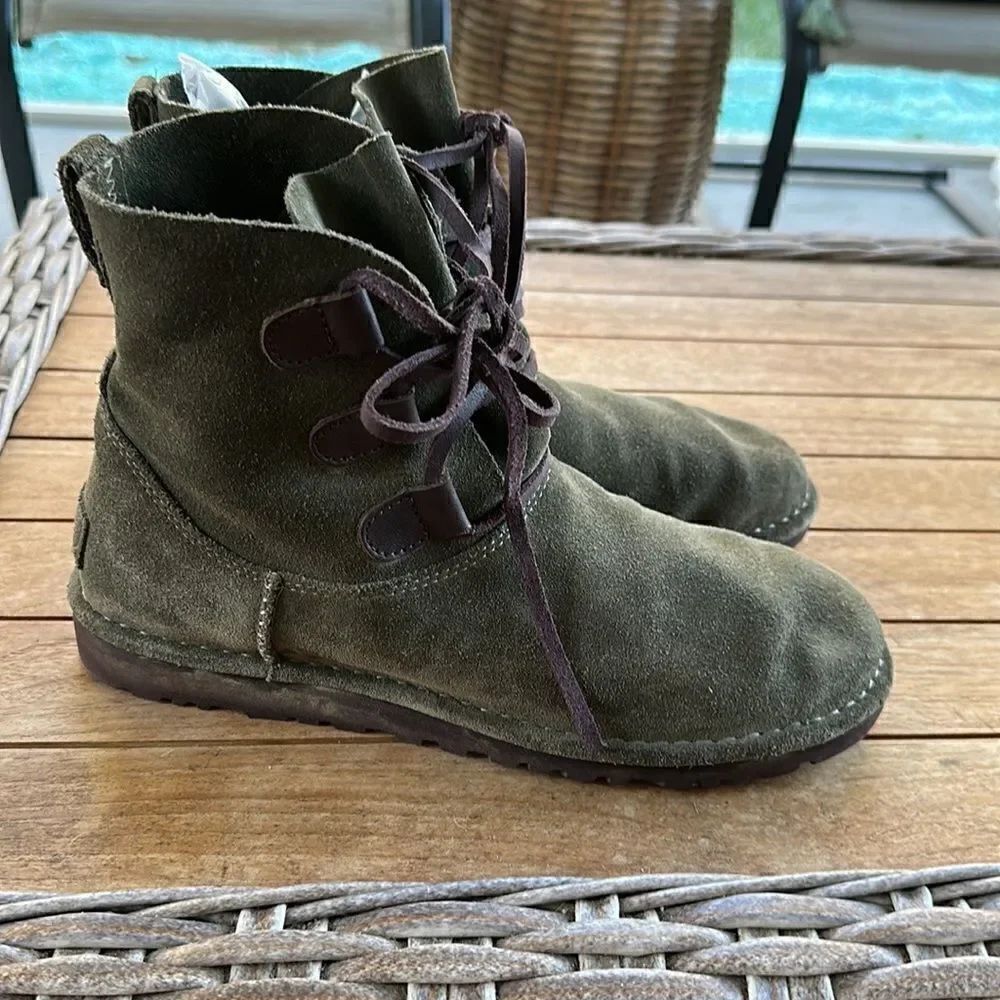 Ugg ELVI Women Suede Spruce Ankle Boots 9